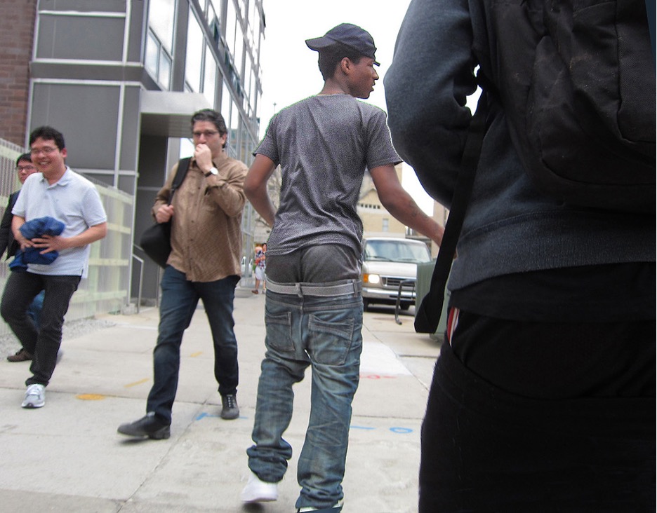 This image has an empty alt attribute; its file name is sagging.jpg